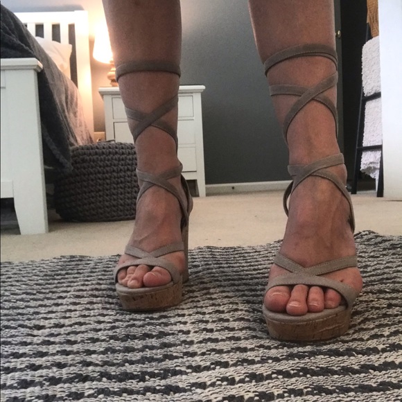 Guess - Wrap Wedges - Picture 4 of 13